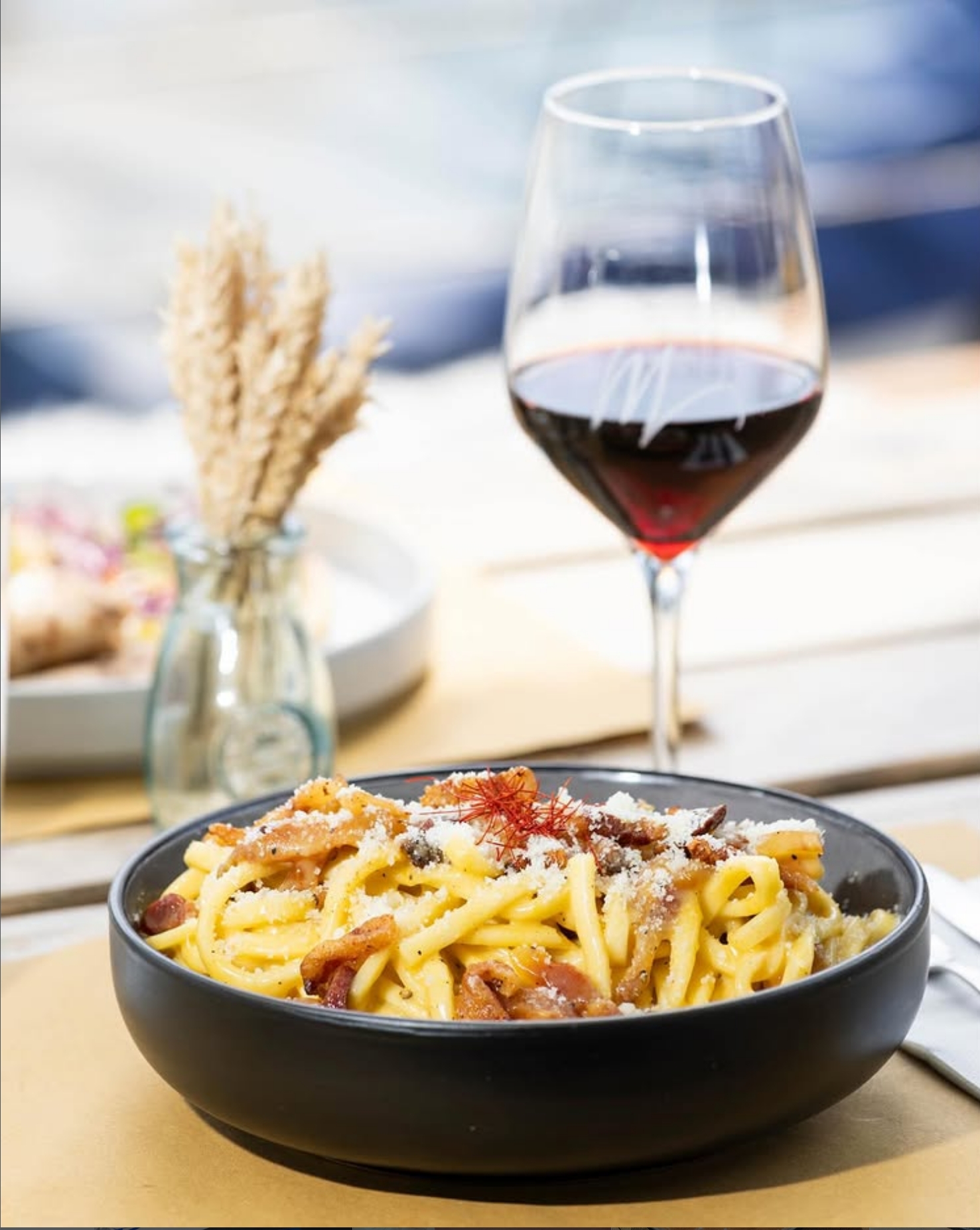 Tonnarelli alla carbonara with red wine